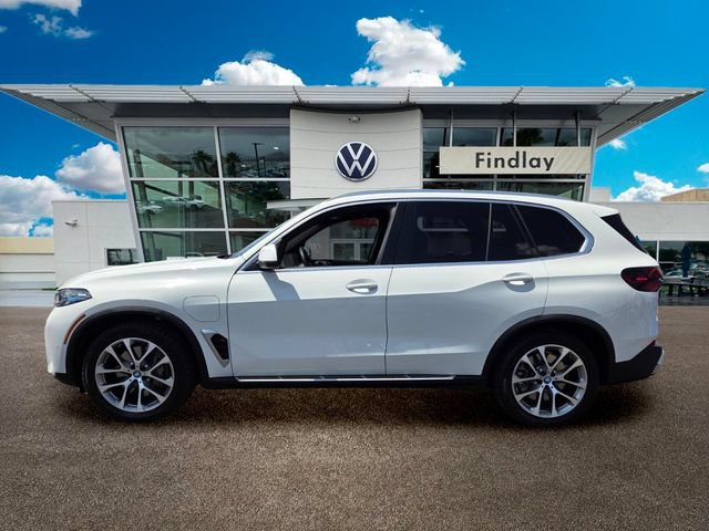 Used 2025 BMW X5 xDrive50e AWD/4WD image 3