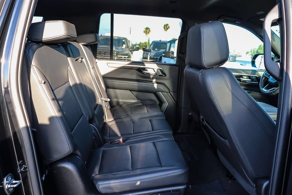 Used 2025 Chevrolet Suburban Z71 AWD/4WD image 18
