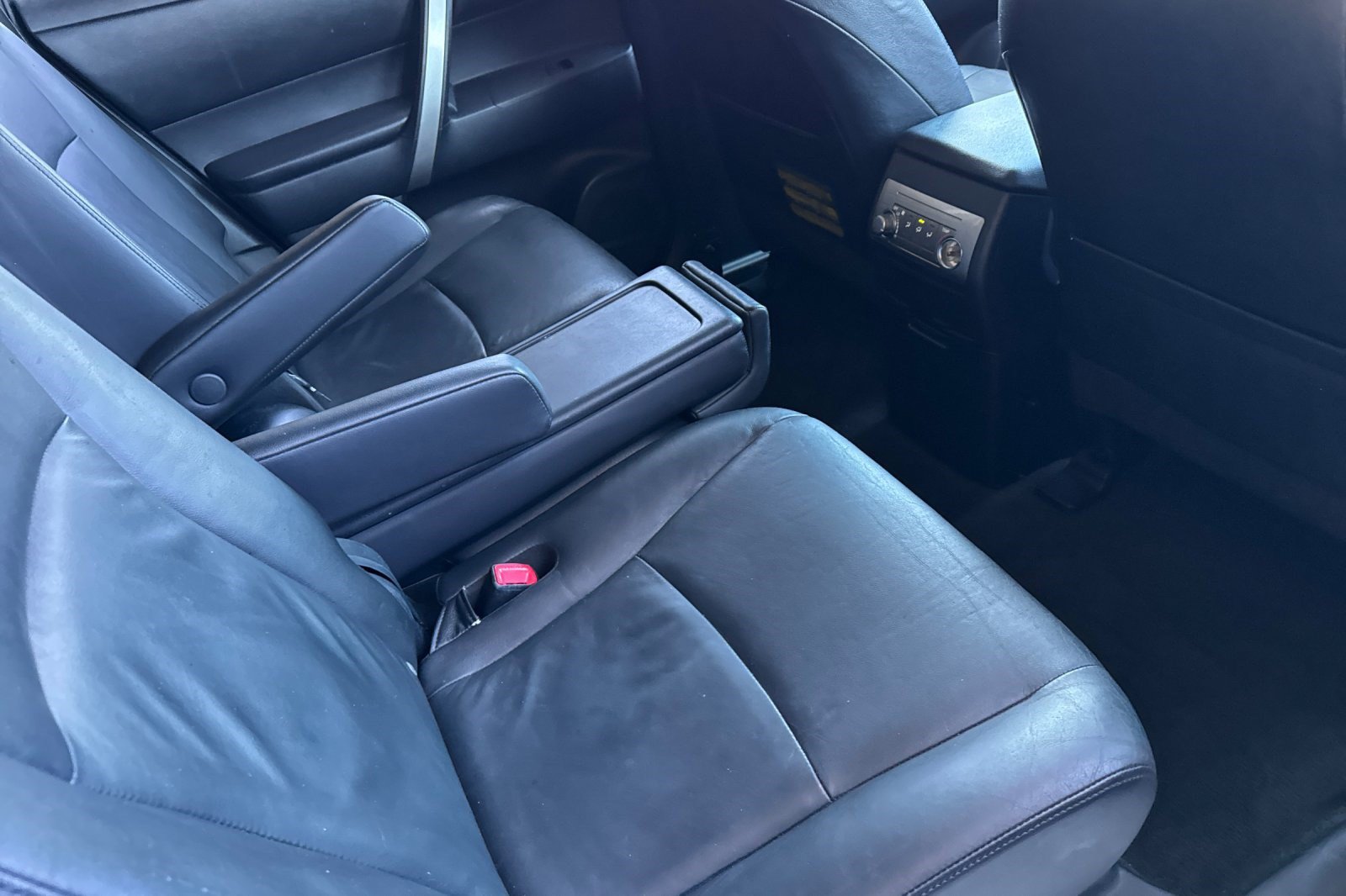 Used 2013 Toyota Highlander 4WD Hybrid w/ Leather Premium Pkg image 17