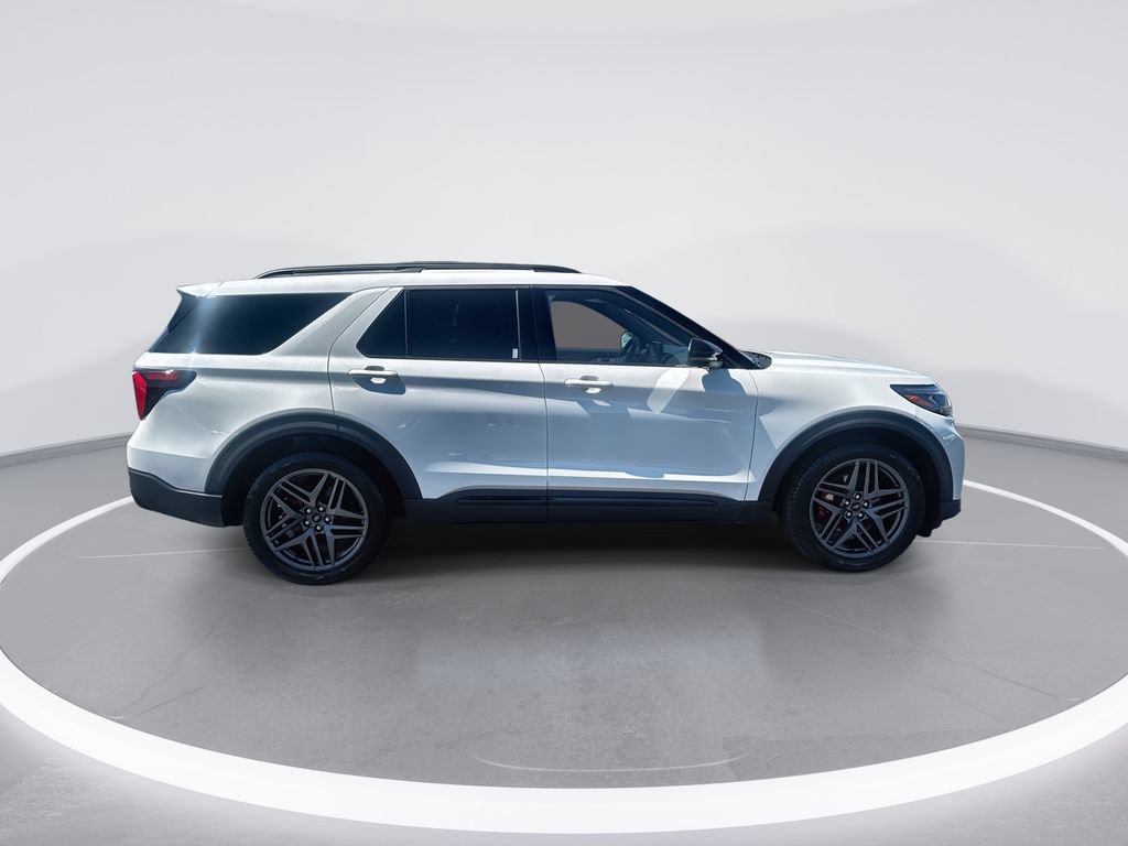 Used 2025 Ford Explorer ST AWD/4WD image 9