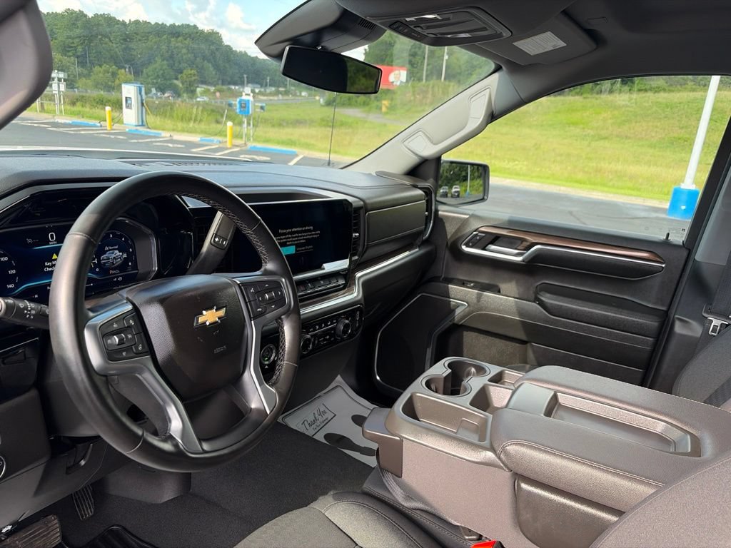 Used 2023 Chevrolet Silverado 1500 LT AWD/4WD image 18