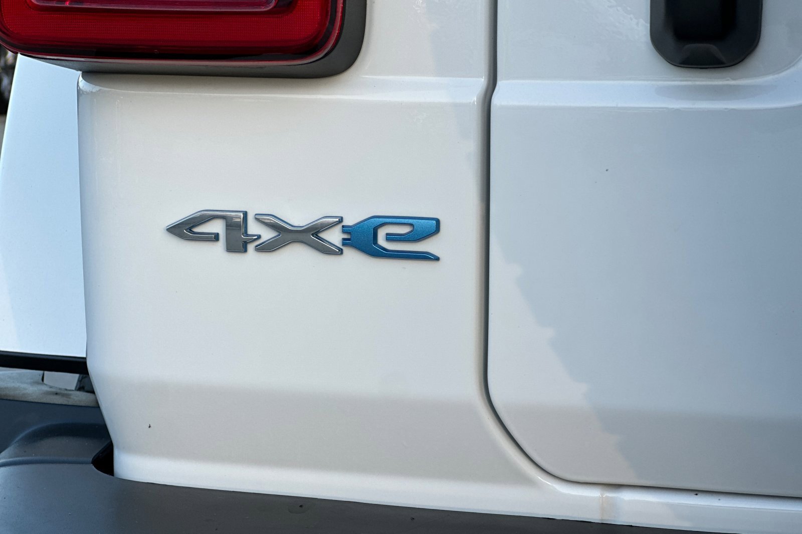 Used 2022 Jeep Wrangler Unlimited Sahara w/ Safety Group image 27