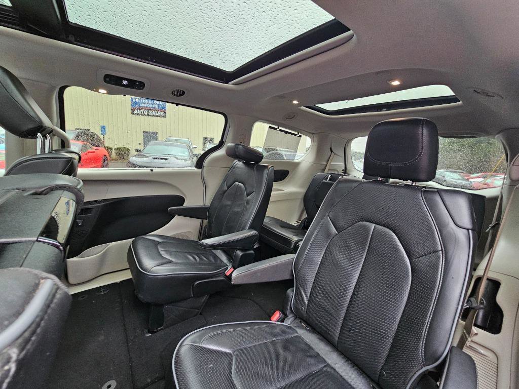 Used 2017 Chrysler Pacifica Limited FWD image 39