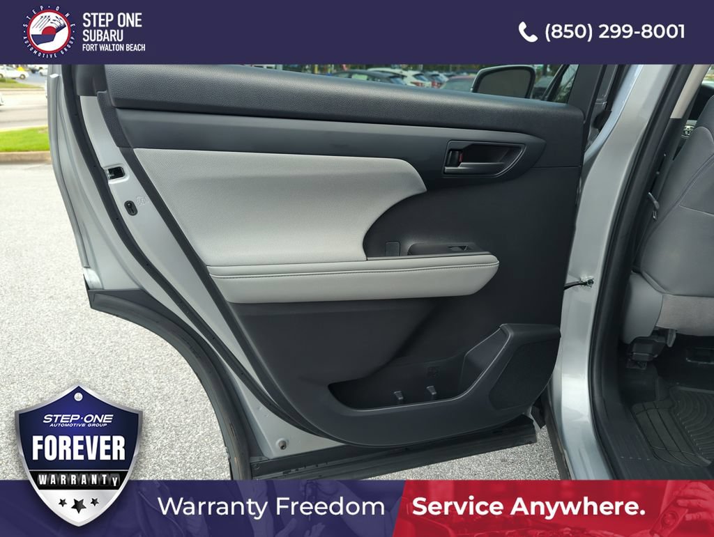 Used 2021 Toyota Highlander L FWD image 27