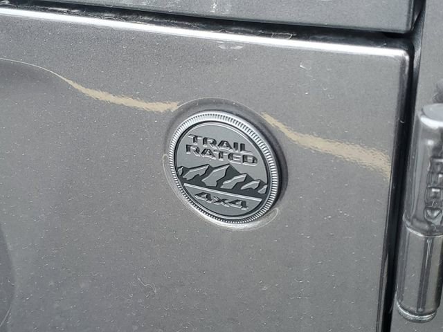 Used 2025 Jeep Wrangler Sahara AWD/4WD image 33