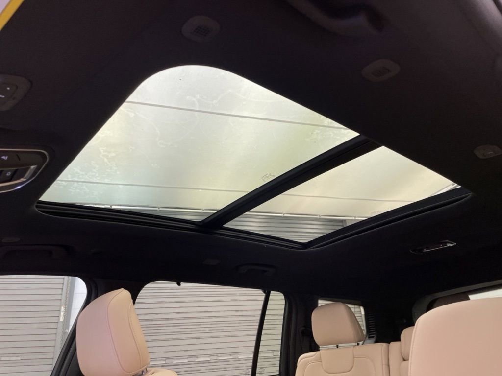 New 2025 Jeep Grand Cherokee L Limited w/ Luxury Tech Group II image 17