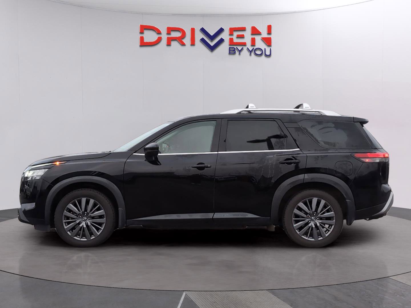 Used 2022 Nissan Pathfinder SL w/ SL Premium Package image 2