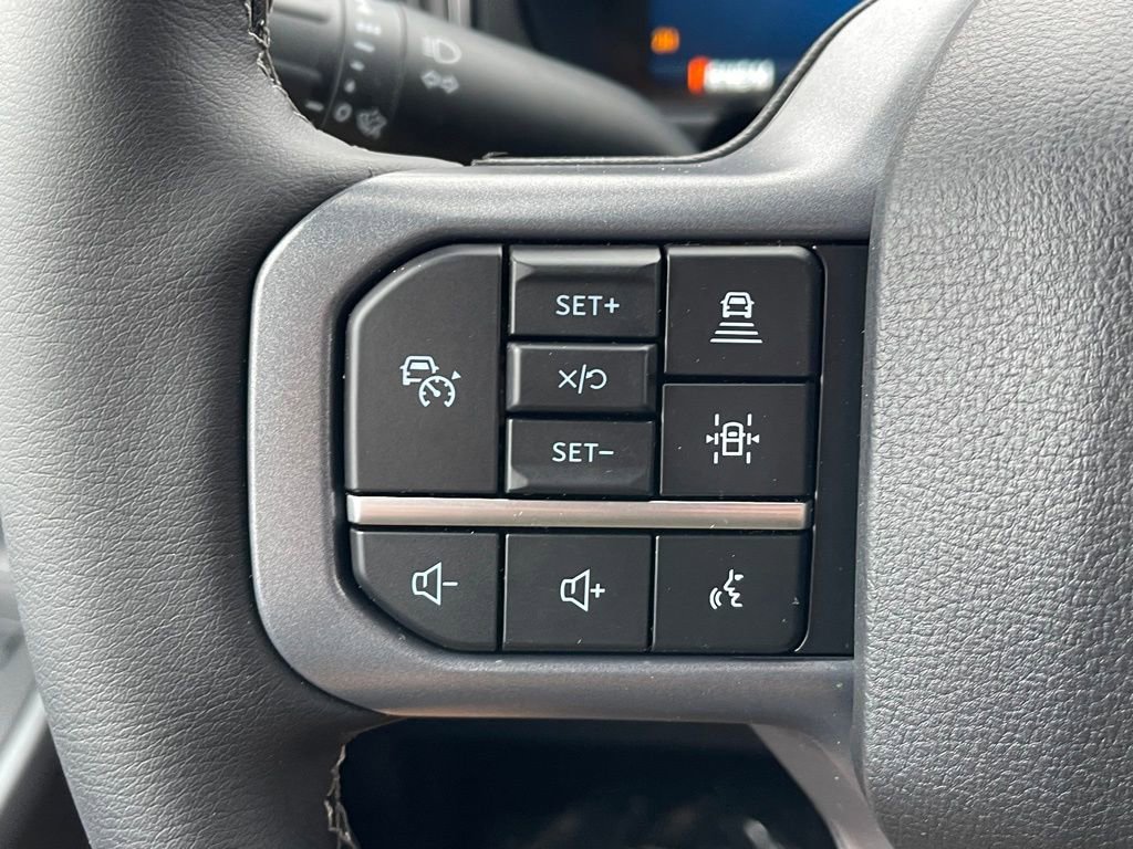 New 2026 Ford F250 Lariat w/ Black Appearance Package AWD/4WD image 8