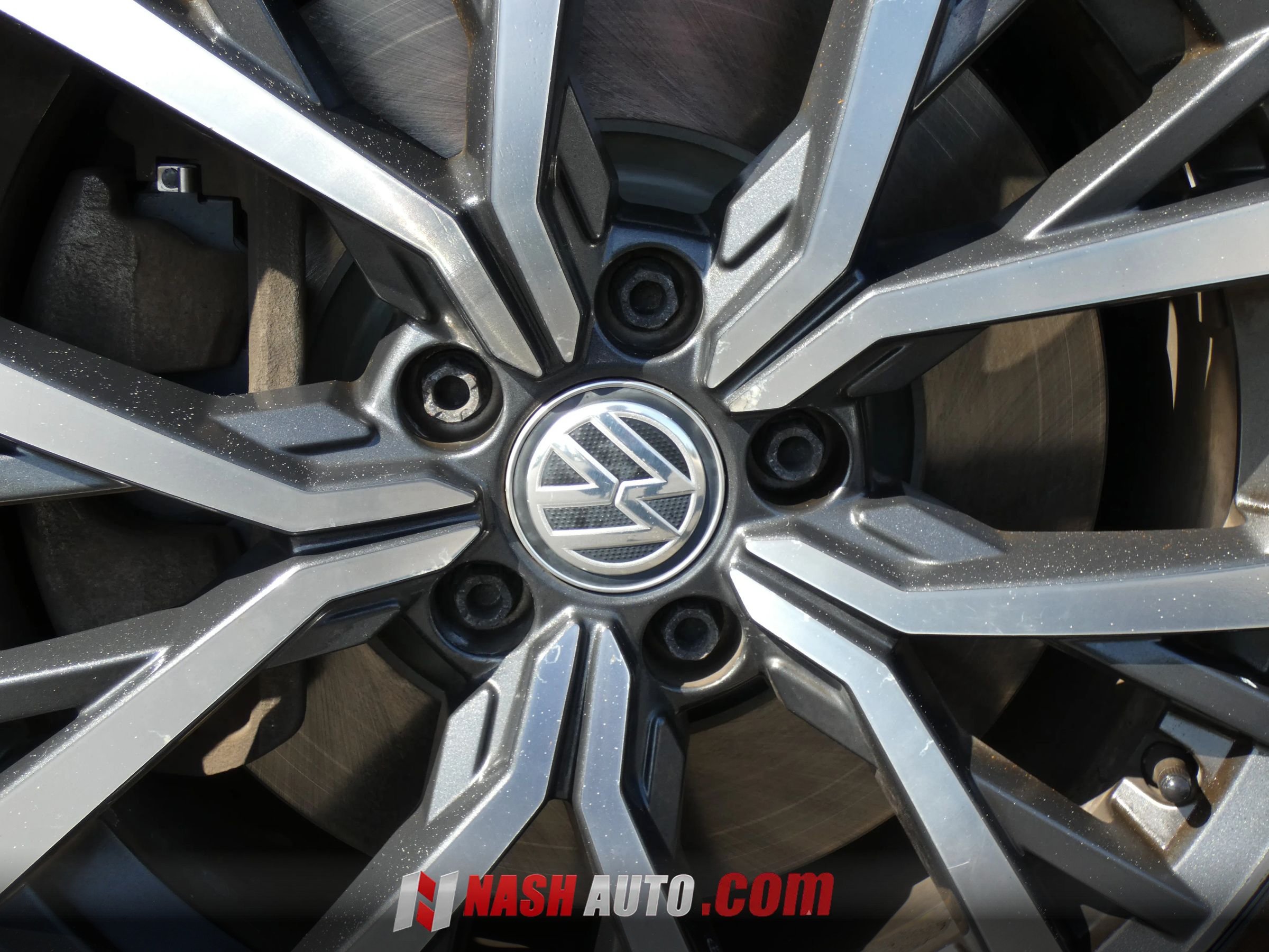 Used 2018 Volkswagen Tiguan SE w/ Panoramic Sunroof Package AWD/4WD image 21