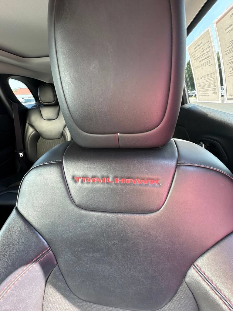 Used 2021 Jeep Cherokee Trailhawk w/ Sun, Sound & Nav Group AWD/4WD image 28
