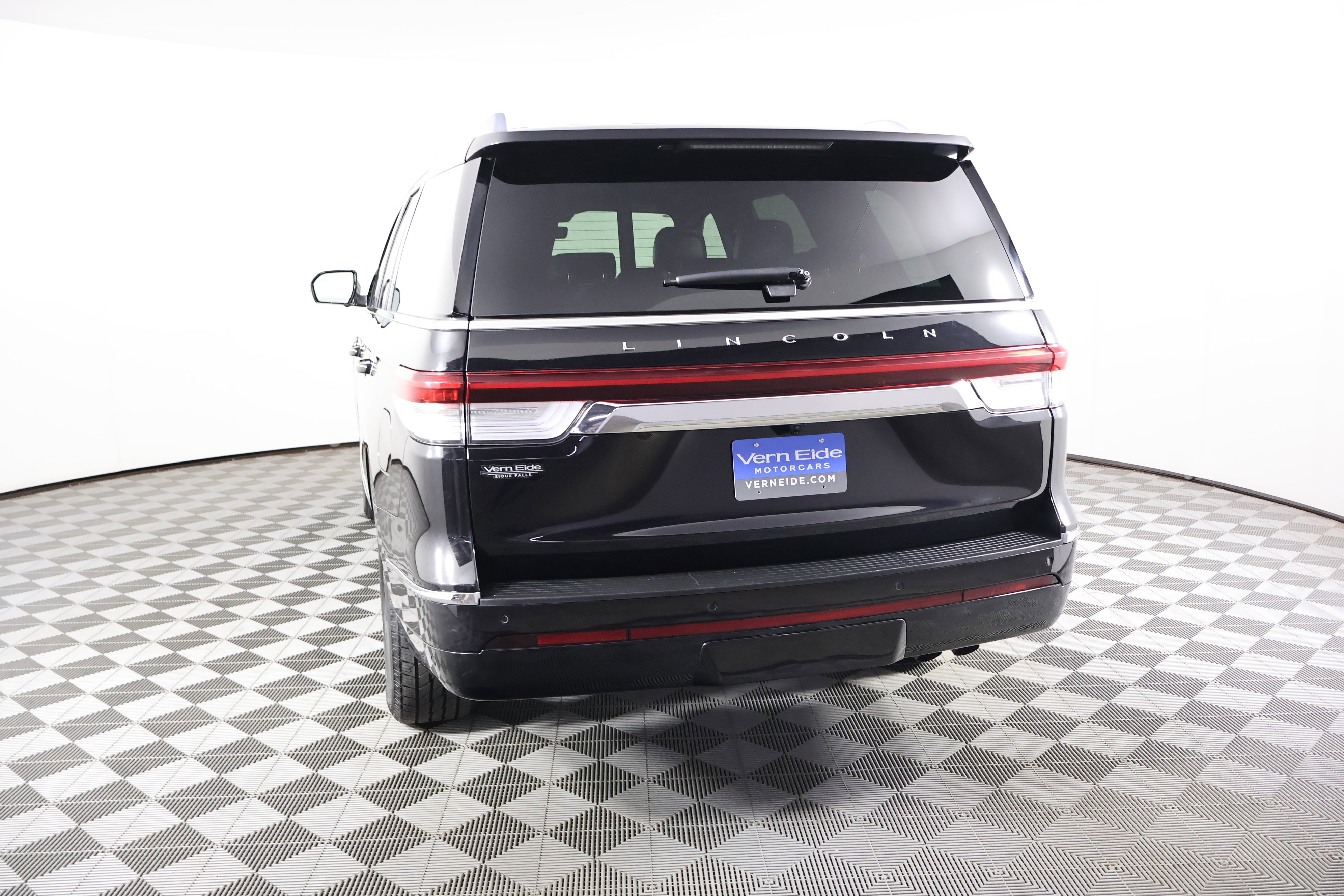 Used 2024 Lincoln Navigator Premiere image 7