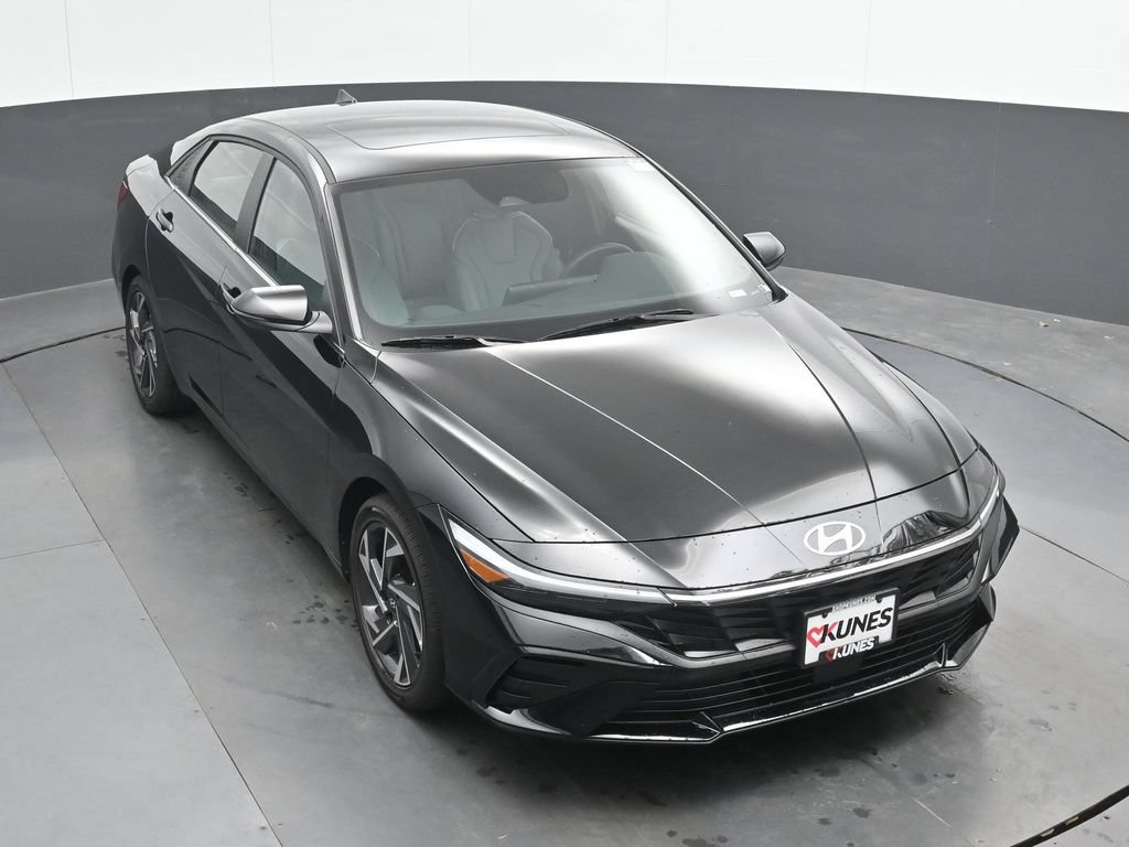 Certified 2026 Hyundai Elantra Limited w/ Cargo Package FWD image 35