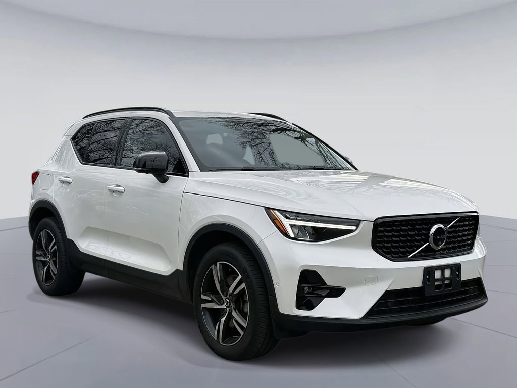 Used 2023 Volvo XC40 B5 Plus w/ Driver Assist Package image 9