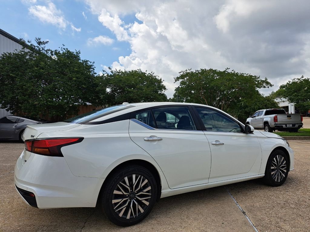 Used 2023 Nissan Altima 2.5 SV AWD/4WD image 5