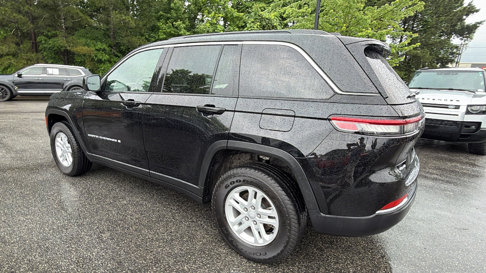 Used 2024 Jeep Grand Cherokee Laredo w/ Luxury Tech Group I AWD/4WD image 10