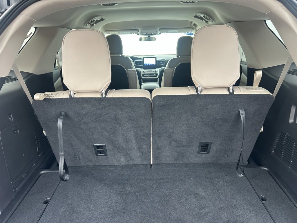 Used 2022 Ford Explorer XLT w/ Equipment Group 202A image 10