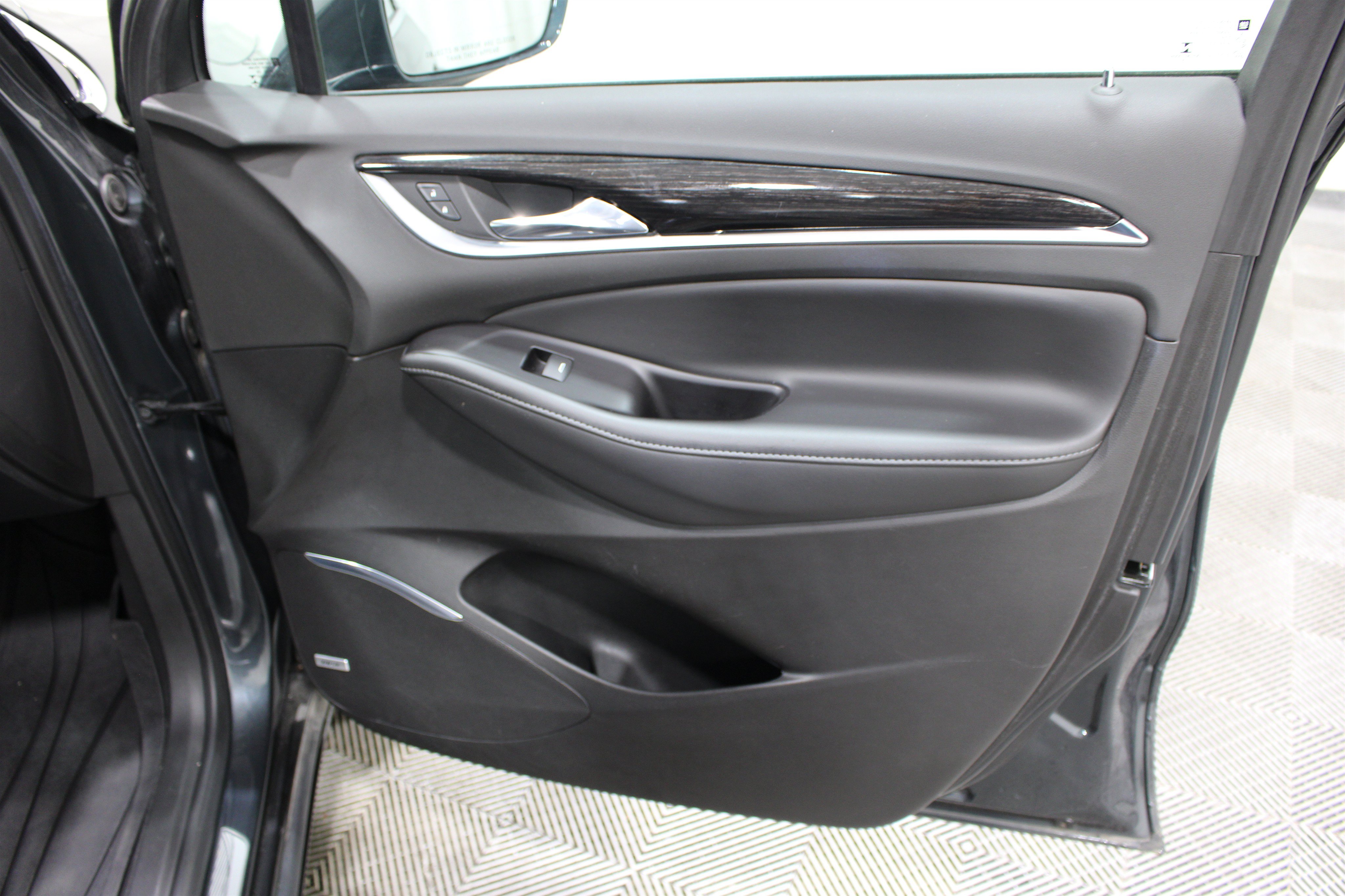 Used 2019 Buick Enclave Avenir w/ Avenir Technology Package FWD image 31