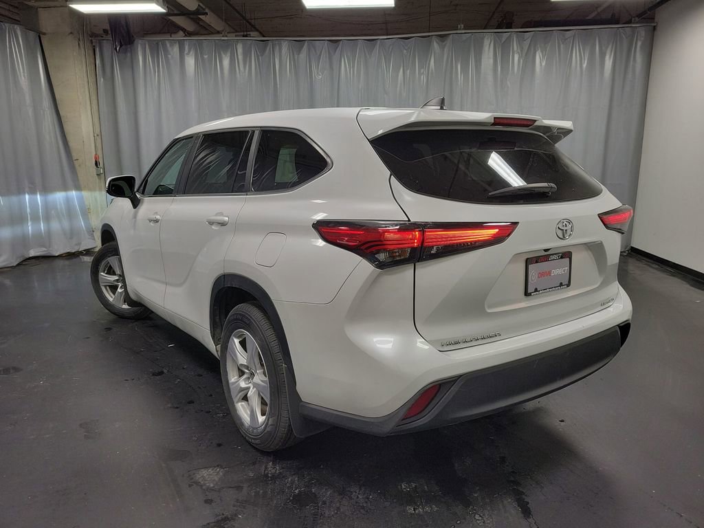 Used 2023 Toyota Highlander LE AWD/4WD image 6