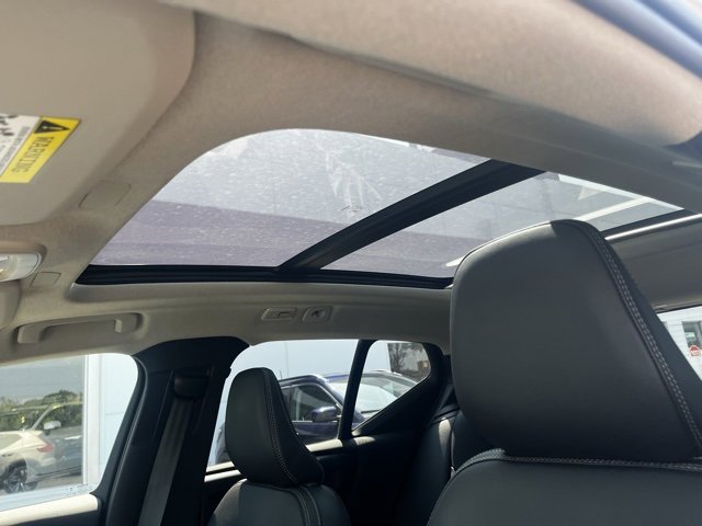 Certified 2023 Volvo XC40 B5 Plus w/ Protection Package Premier image 16