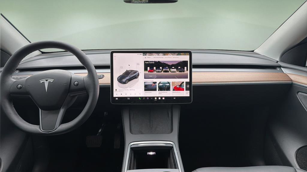 Used 2025 Tesla Model Y Long Range image 7