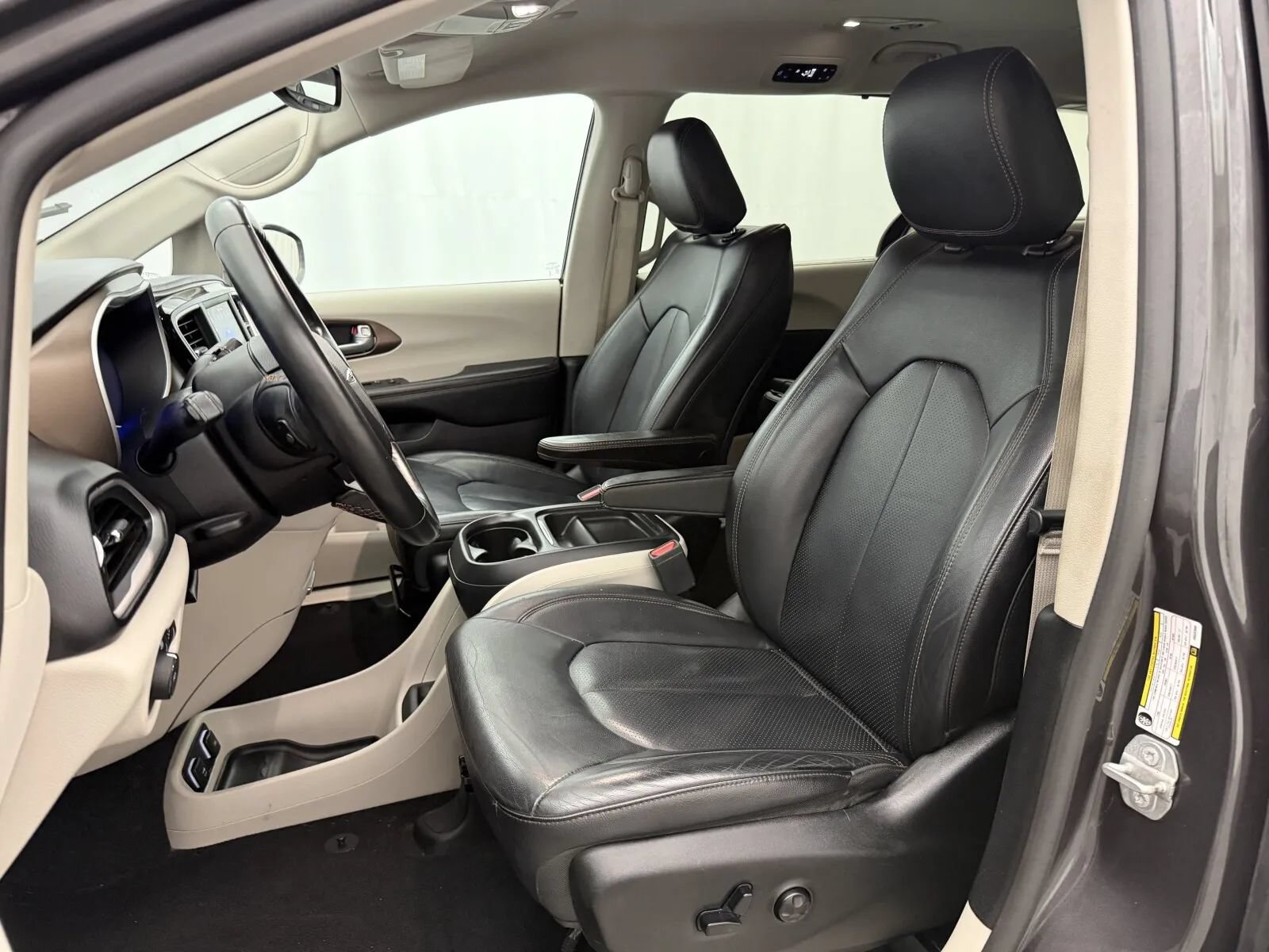 Used 2019 Chrysler Pacifica Touring-L FWD image 9