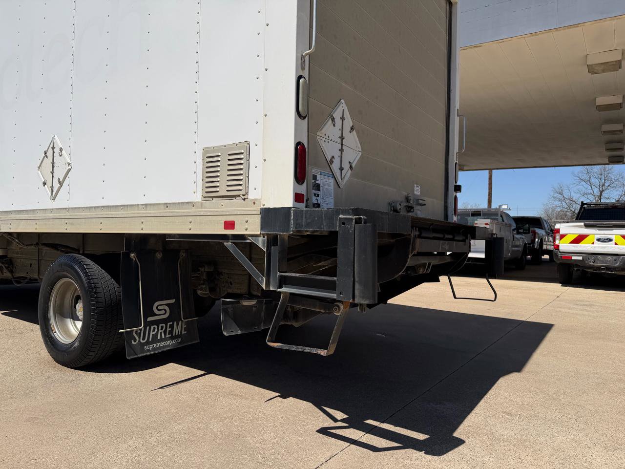 Used 2017 Chevrolet Express 3500 RWD image 15