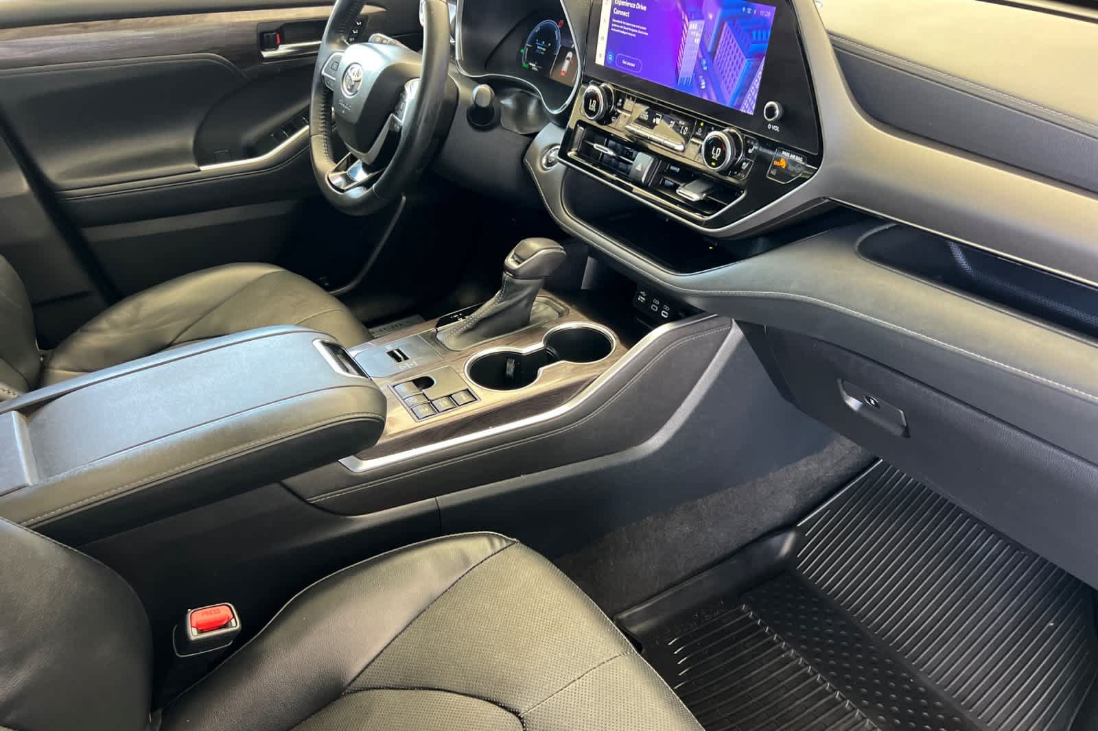 Used 2023 Toyota Highlander Limited AWD/4WD image 18