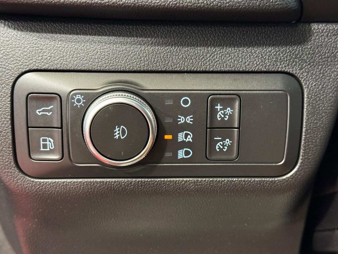 Used 2021 Ford Escape SEL image 17