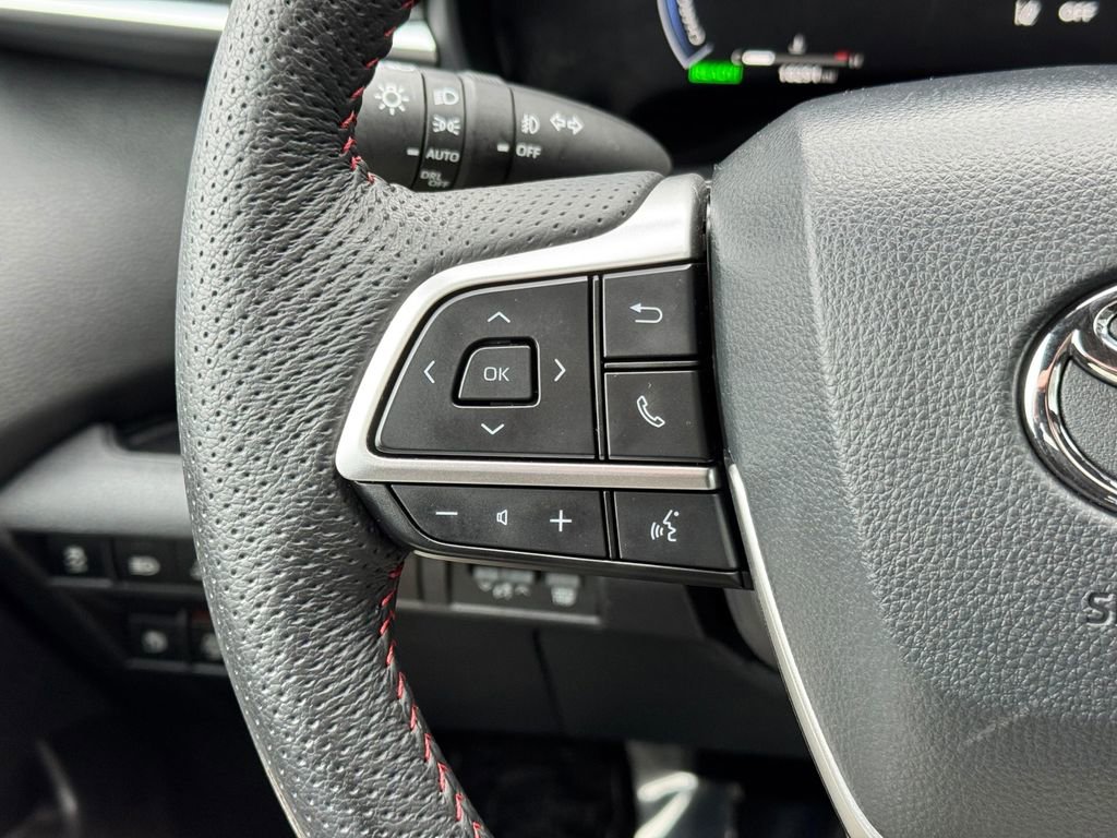 Used 2025 Toyota Sienna XSE w/ XSE Premium Package image 30