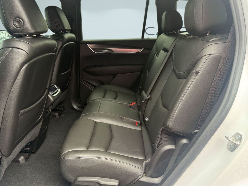 Certified 2025 Cadillac XT6 Luxury FWD image 12