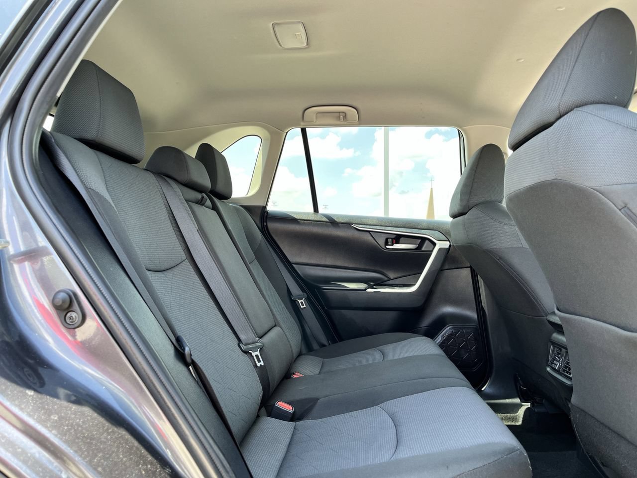 Used 2024 Toyota RAV4 XLE FWD image 27