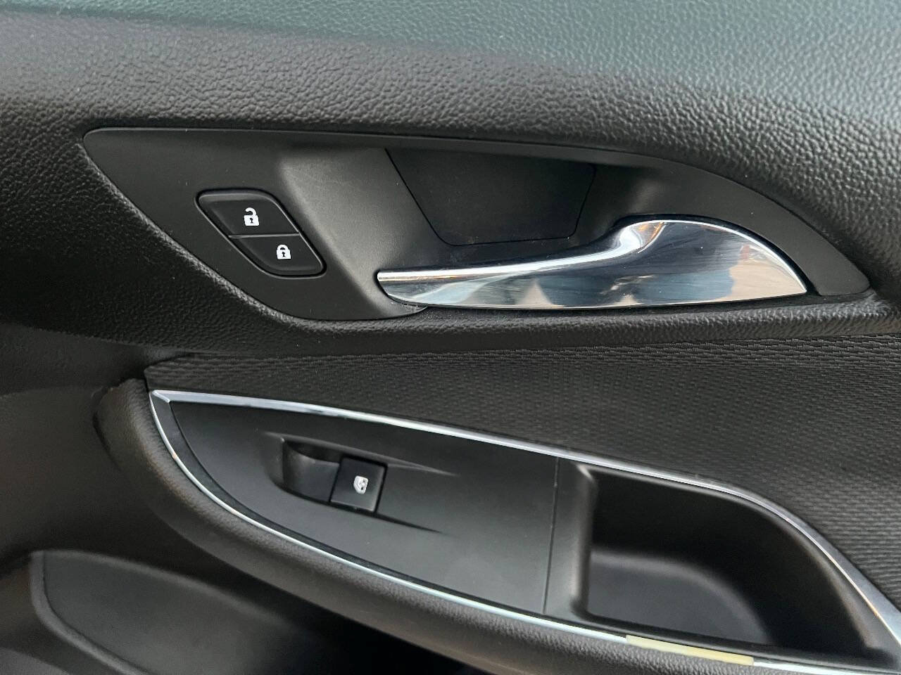 Used 2018 Chevrolet Cruze LS FWD image 10