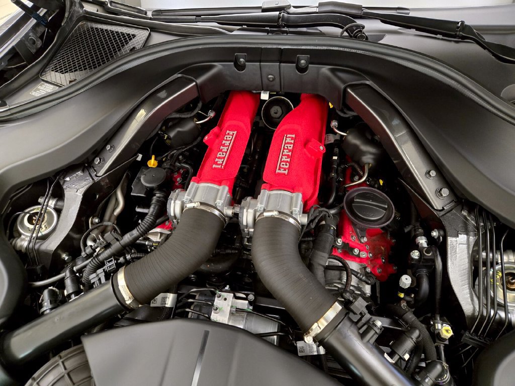 Used 2022 Ferrari Roma RWD image 31