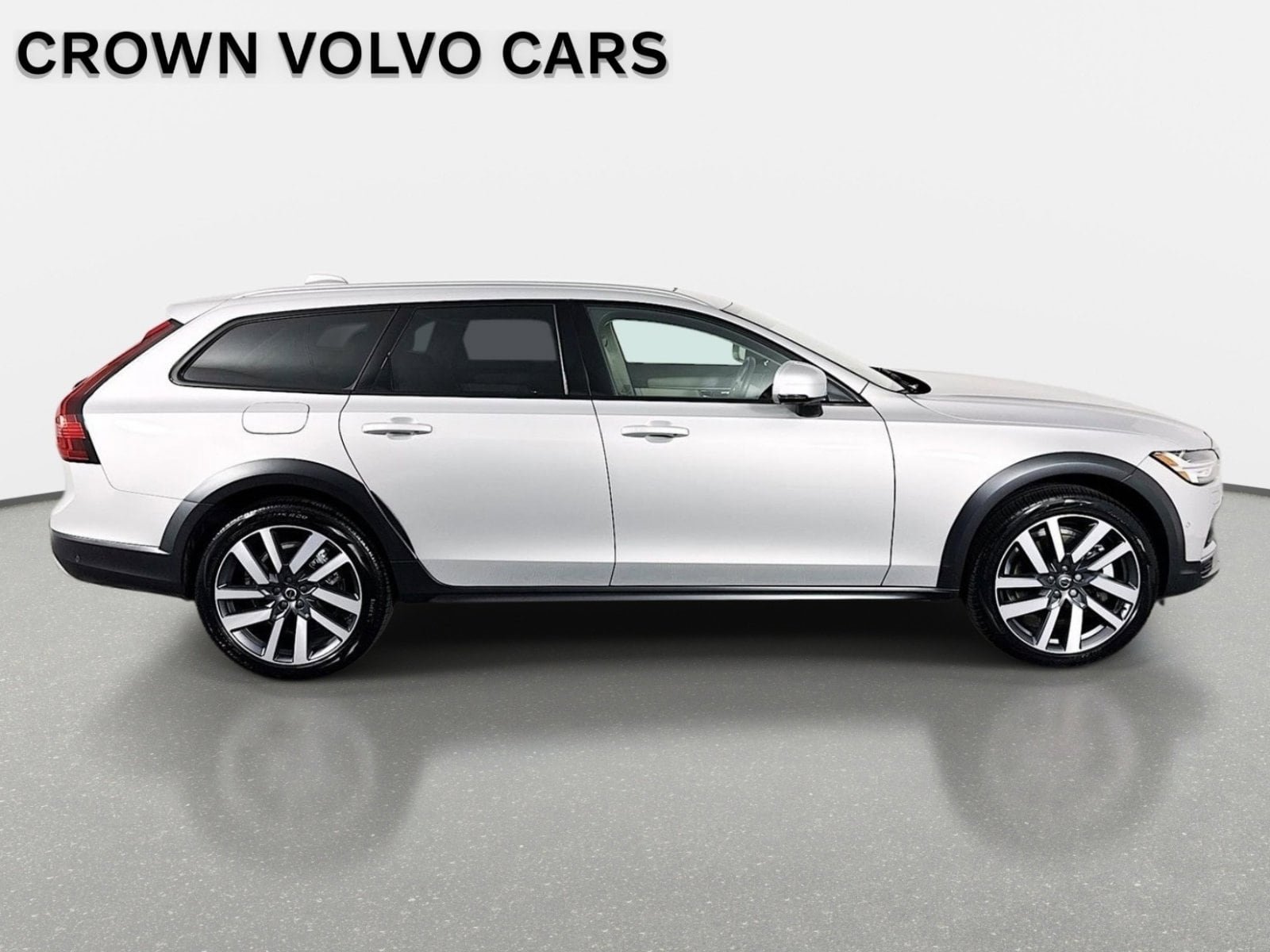 Used 2025 Volvo V90 B6 Cross Country Plus AWD/4WD image 4