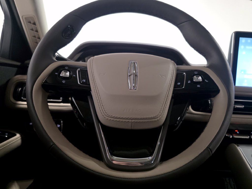 Used 2024 Lincoln Aviator AWD w/ Premium Package image 22