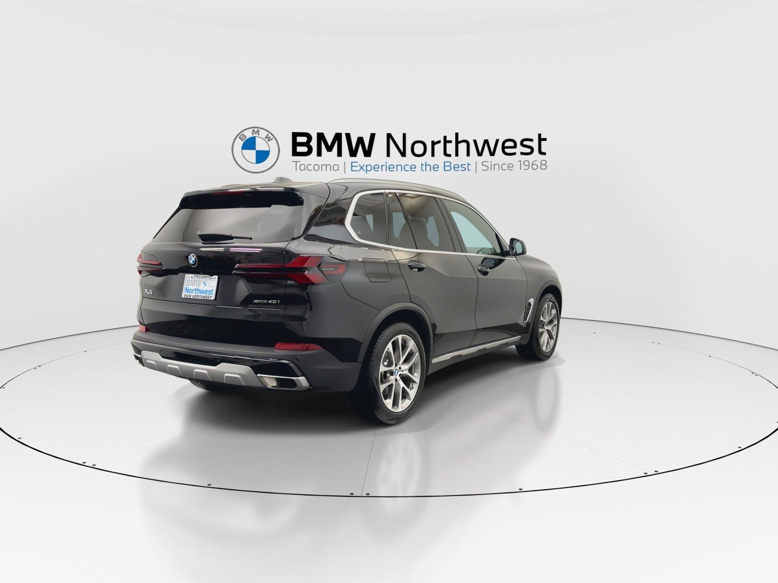Used 2024 BMW X5 xDrive40i w/ Premium Package AWD/4WD image 3