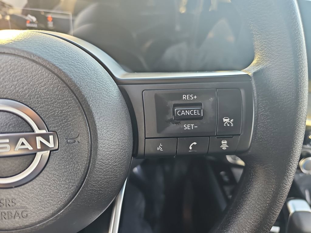 Used 2025 Nissan Kicks SV image 17