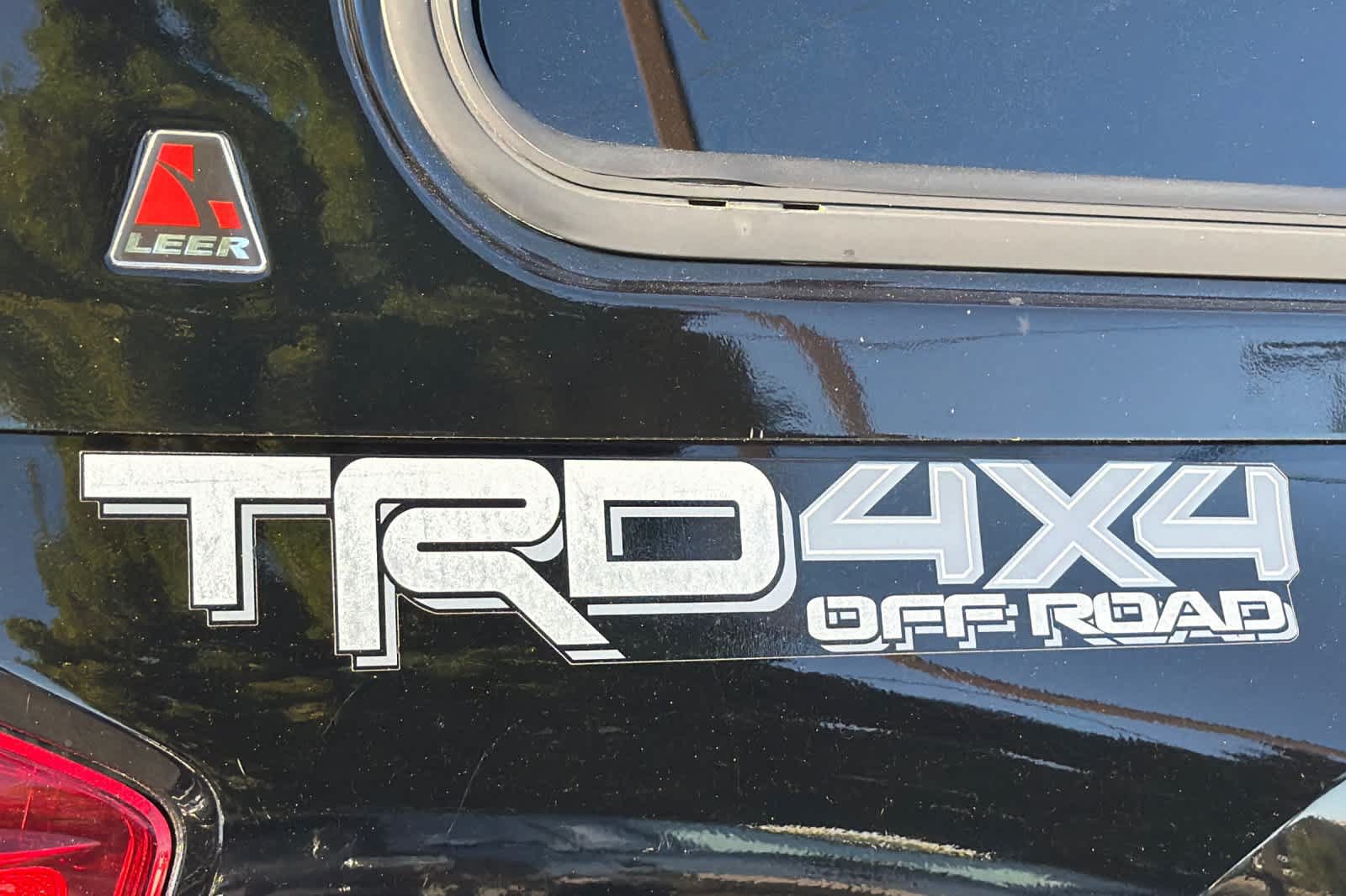 Used 2016 Toyota Tacoma TRD Off-Road w/ Premium & Technology Package AWD/4WD image 12