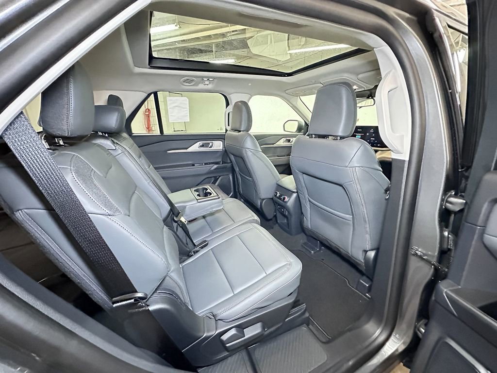 New 2026 Ford Explorer Active w/ Active Comfort Package image 4
