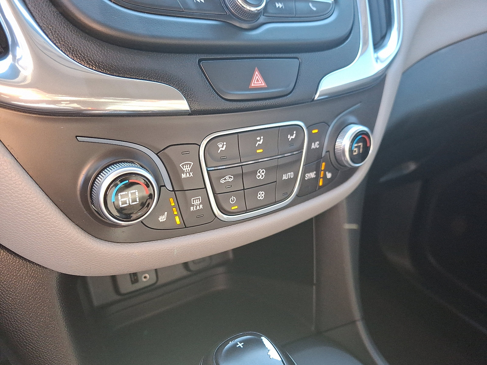 Used 2018 Chevrolet Equinox LT image 15