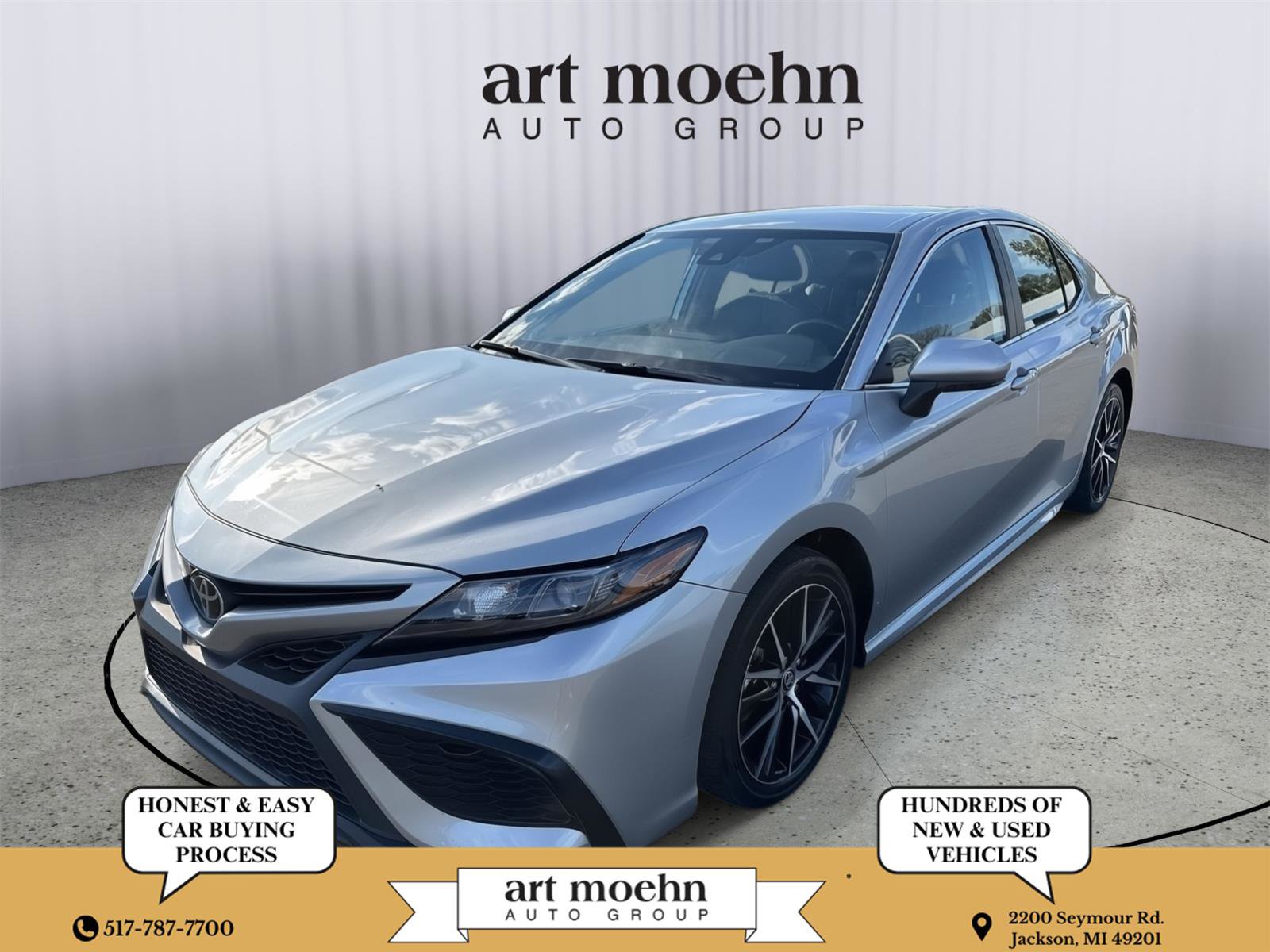Used 2024 Toyota Camry SE image 1
