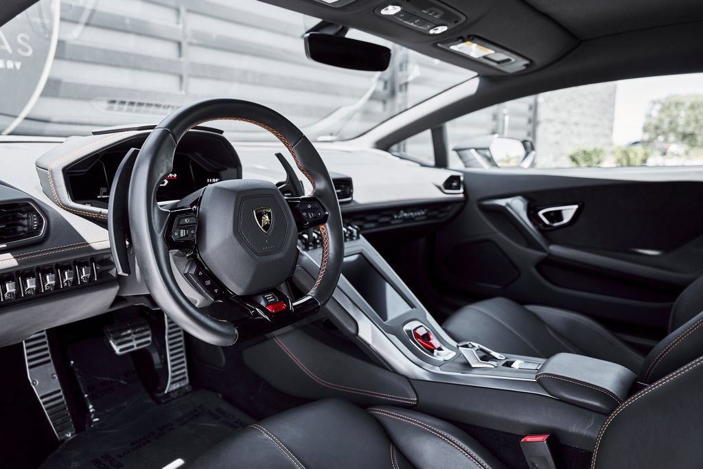 Used 2021 Lamborghini Huracan EVO RWD image 2