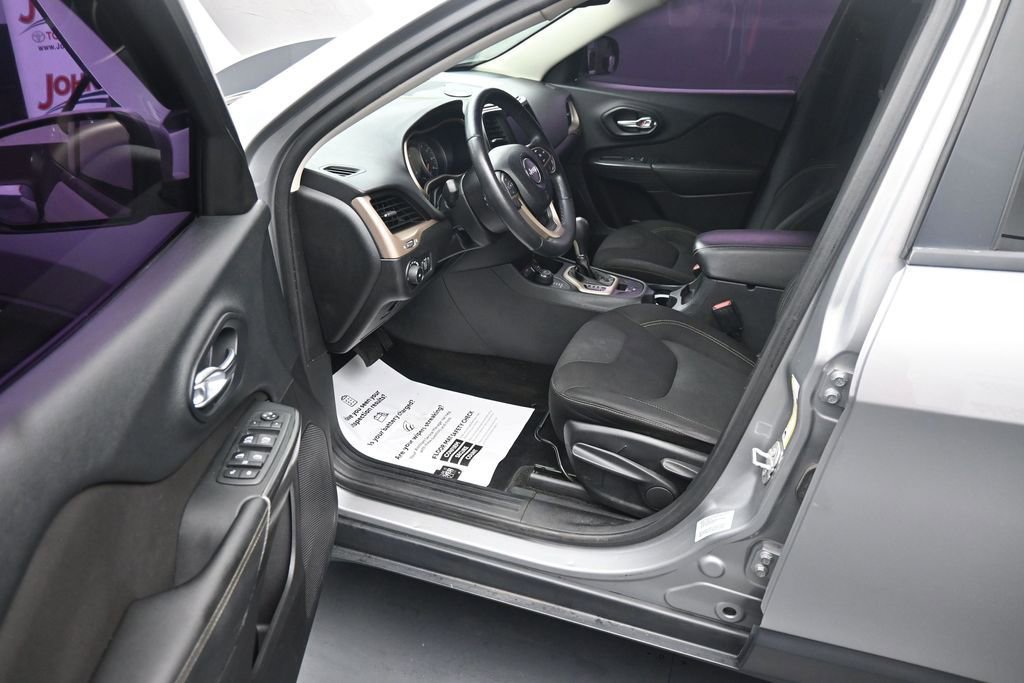 Used 2015 Jeep Cherokee Latitude AWD/4WD image 15