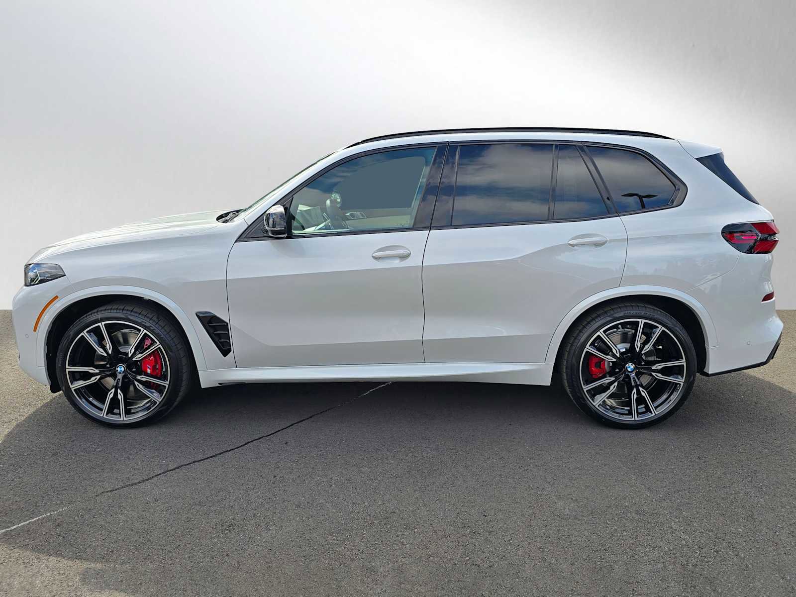New 2026 BMW X5 M60i image 6