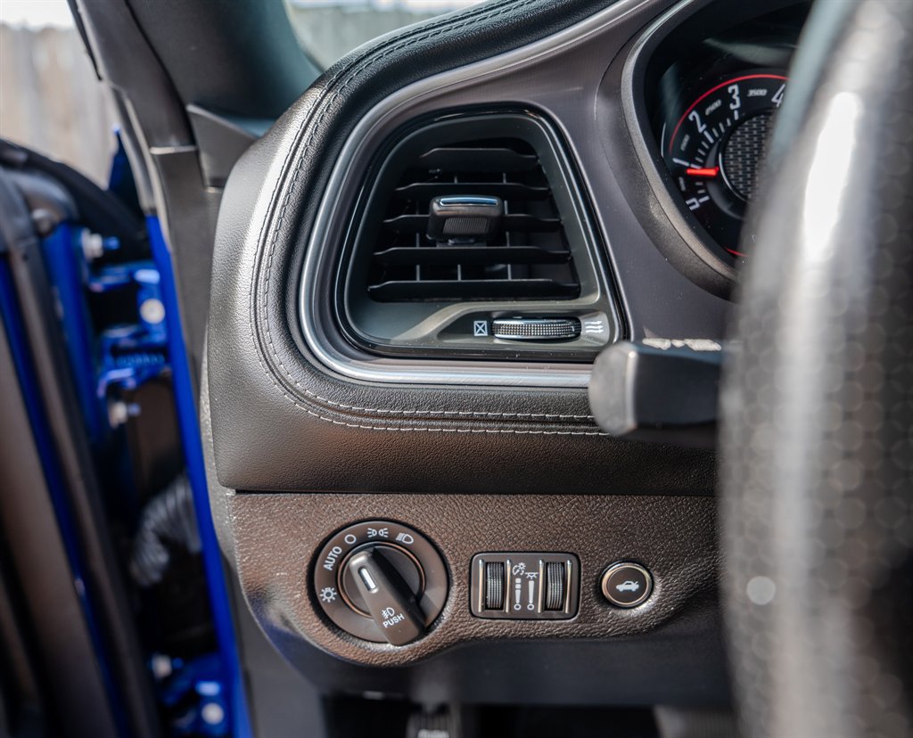 Used 2022 Dodge Challenger R/T w/ Plus Package image 18