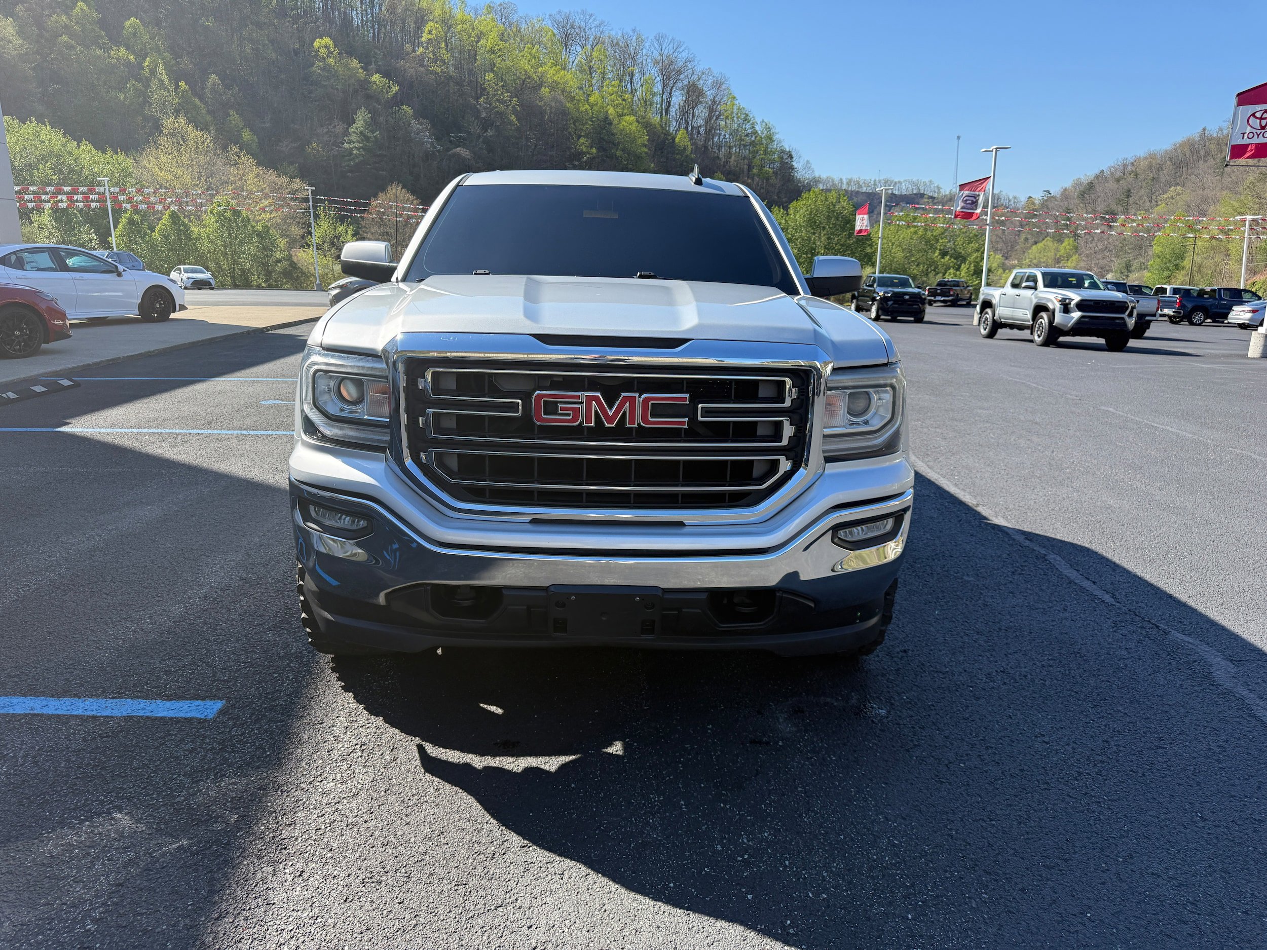 Used 2016 GMC Sierra 1500 SLE w/ SLE Value Package AWD/4WD image 4