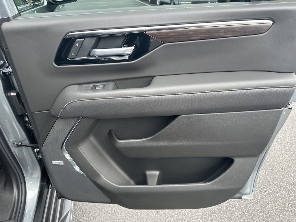 New 2026 Chevrolet Suburban Premier w/ Sun And Tow Package image 34