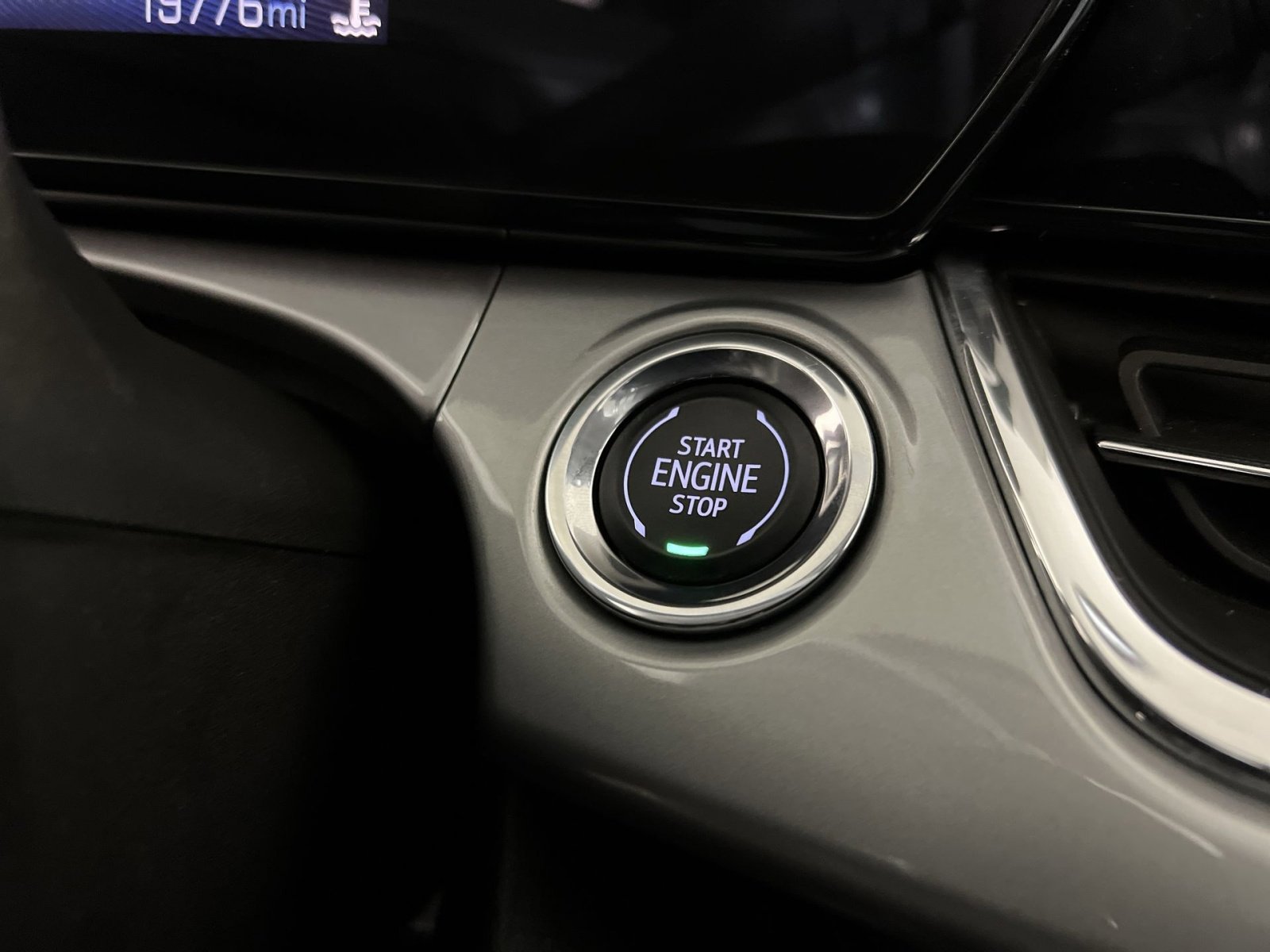 Used 2025 Chevrolet Trax LT image 30