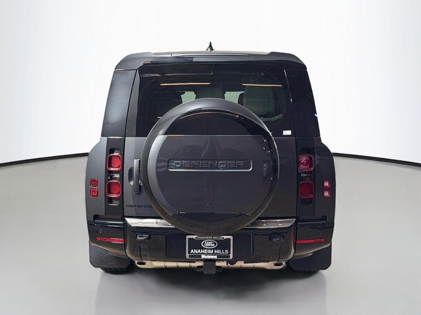 Certified 2025 Land Rover Defender 130 X-Dynamic SE AWD/4WD image 4