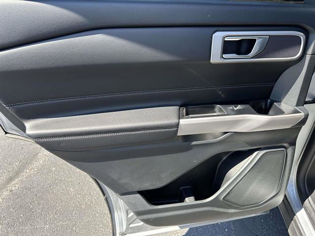 Used 2023 Ford Explorer XLT w/ Equipment Group 202A AWD/4WD image 12